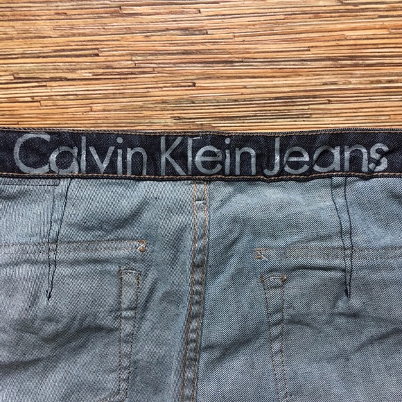 Calvin Klein Jeans Cut-offs Dark Wash Womens 29/8 - Picture 5 of 16